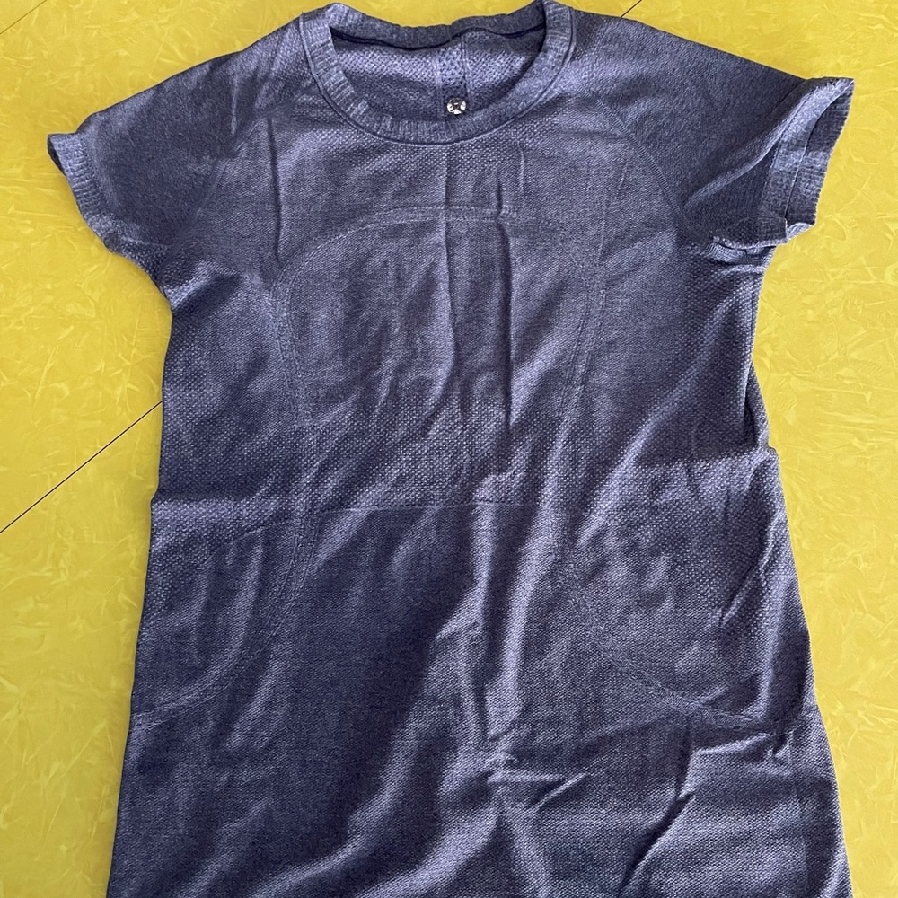 Lululemon Workout Shirt Size 8